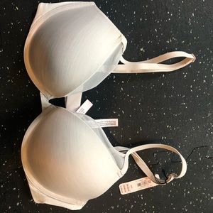 Size 34D NWT Victoria’s Secret Push-Up Bra
